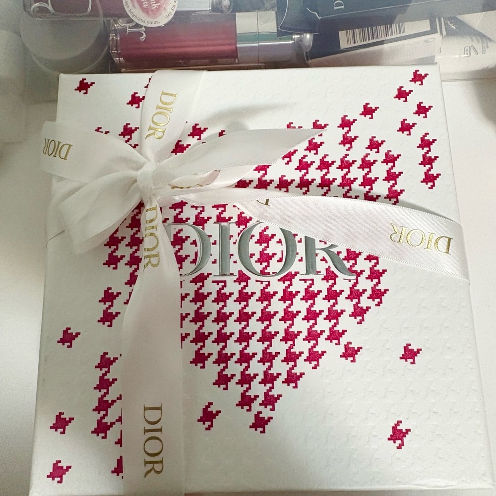 Dior beauty box - Picture 2 of 7